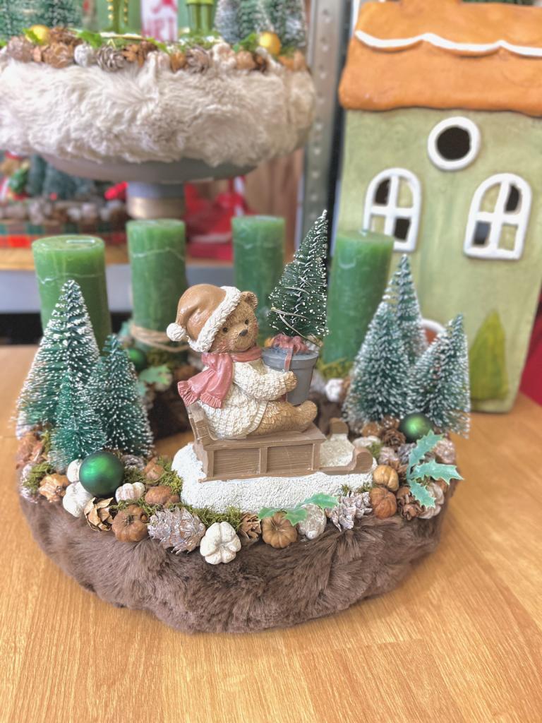 Adventi koszorú szánkózó macival, zöld-barna, 28cm 1