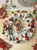 Karácsonyi kavalkád piros-zöld-fehér színben, adventi kopogtató ajtóra 35cm 2