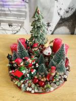 Piros-zöld adventi koszorú manóváros 35x27cm 6