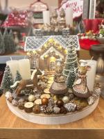 Adventi koszorú mézeskalács házikóval és pék egerekkel, fatálcán, 35cm 4
