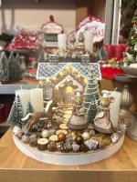 Adventi koszorú mézeskalács házikóval és pék egerekkel, fatálcán, 35cm 3
