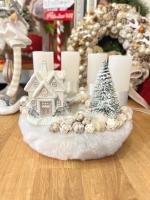 Adventi koszorú havas házikóval, ezüst-fehér, 24cm 5