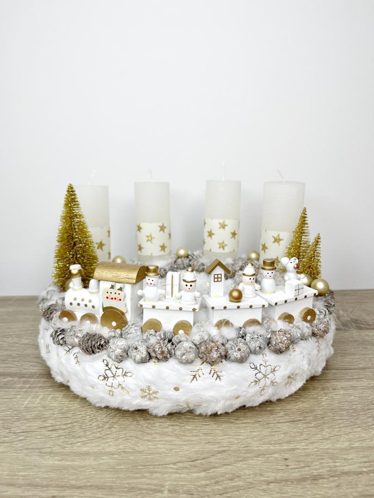 Adventi koszorú arany-fehér vonattal 1