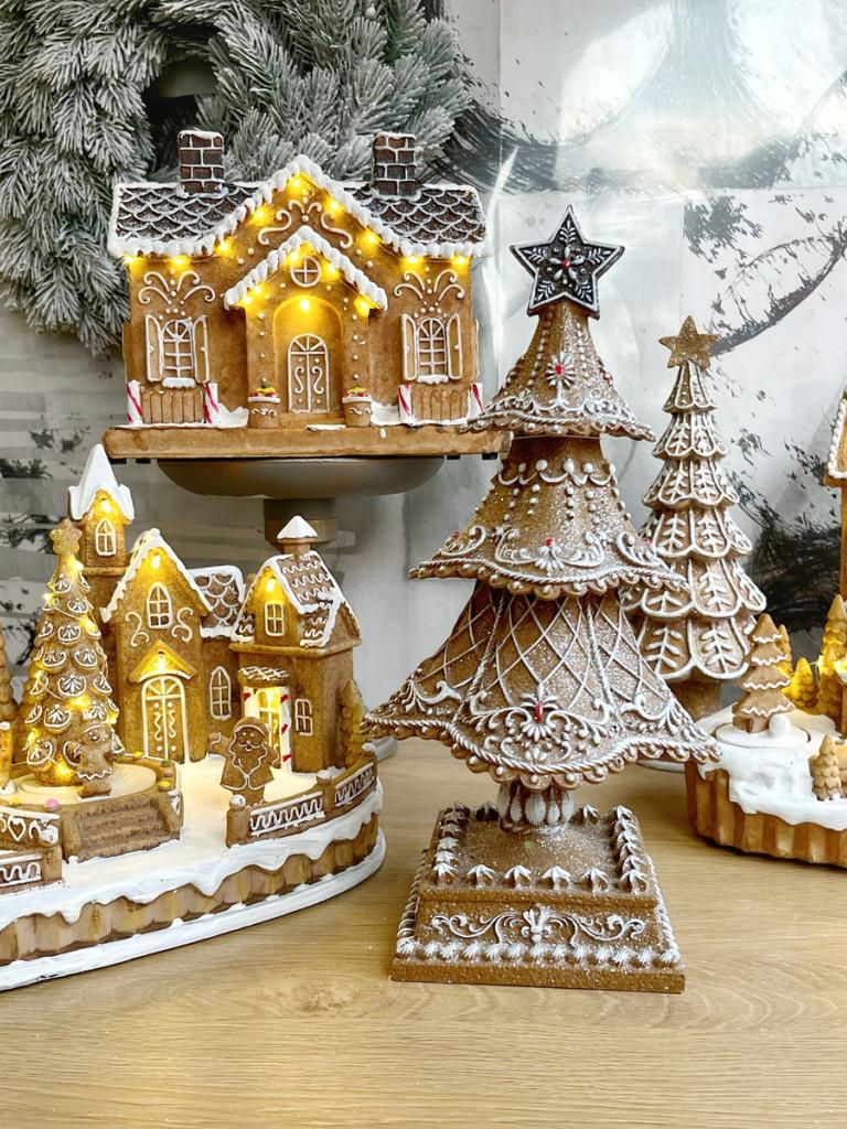 Mézeskalács cukorka bolt mozgó fenyővel 16x10x15cm világítós 1