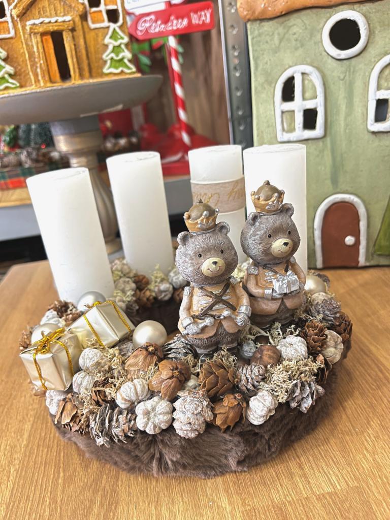 Adventi koszorú maci királyi párral, barna-fehér, 24cm 1