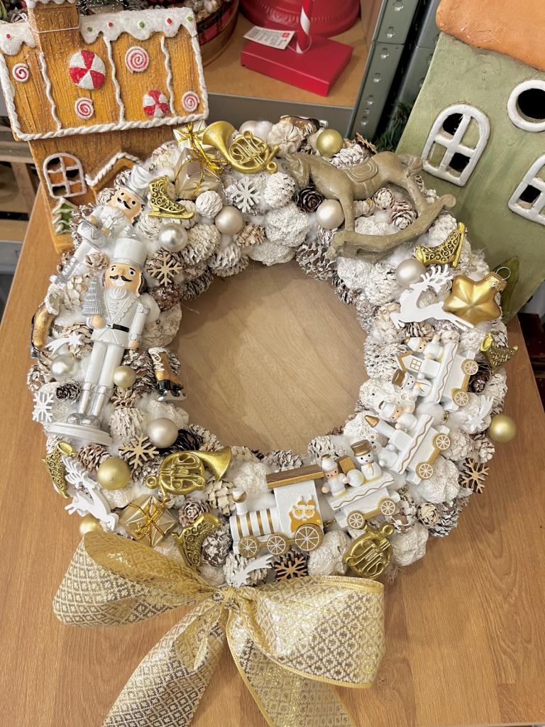 Adventi kopogtató diótörővel és vonattal, fehér-arany, 34cm 1