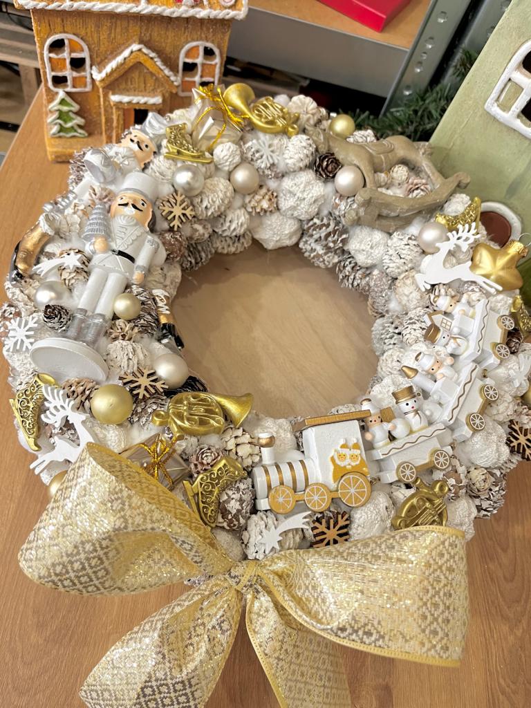 Adventi kopogtató diótörővel és vonattal, fehér-arany, 34cm 1
