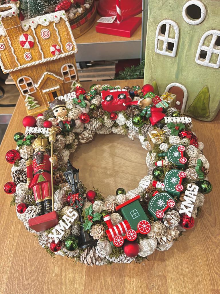 Adventi kopogtató diótörővel és vonattal, piros-zöld, 34cm 1