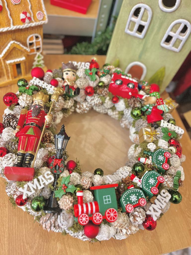Adventi kopogtató diótörővel és vonattal, piros-zöld, 34cm 1